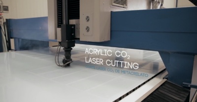 Schneiden von Kunststoffen: Methacrylat, Polycarbonat, PVC, PET, Folien, Schaumstoffe und Aluminiumverbundwerkstoffe